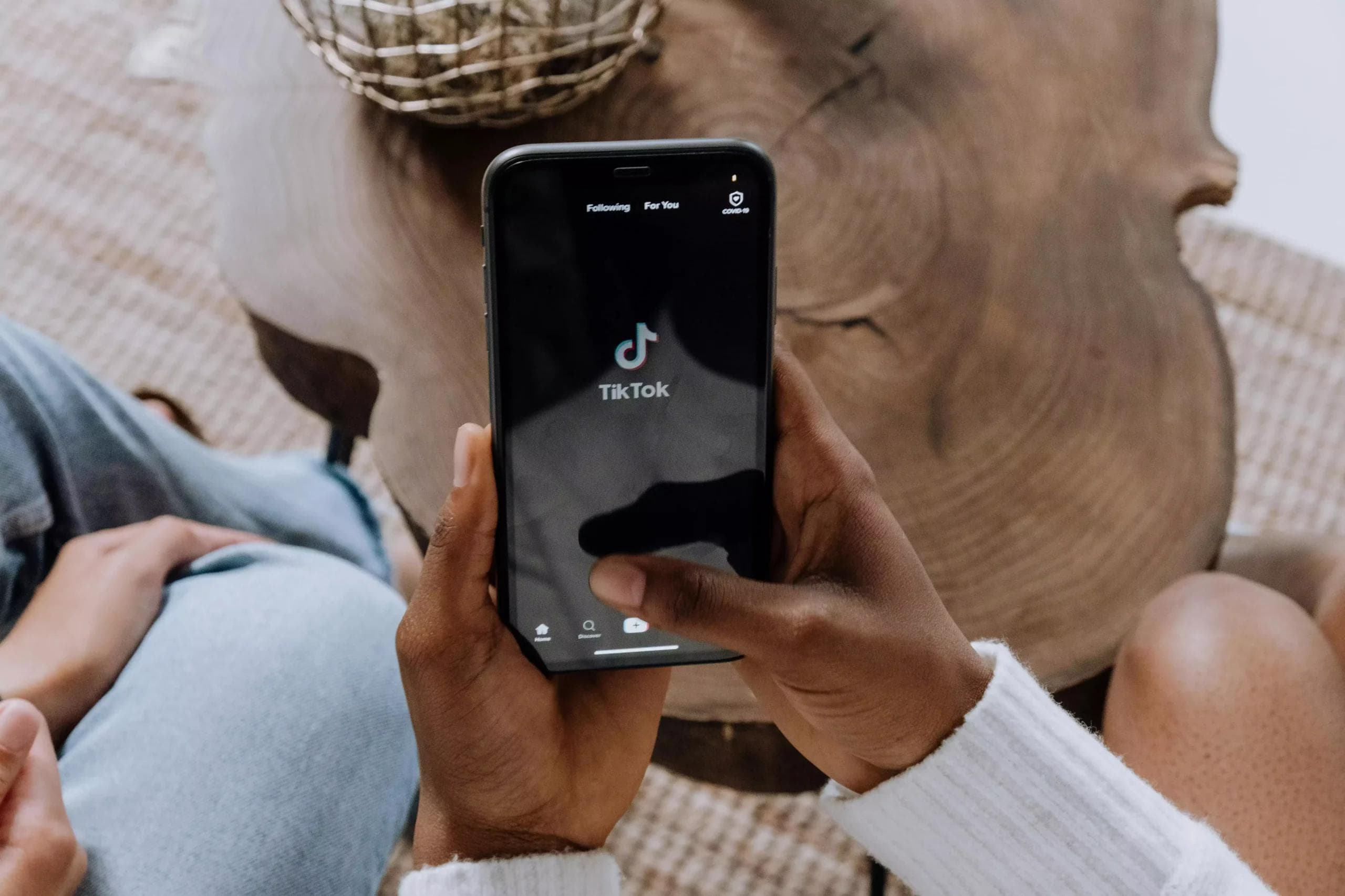 10 hooks TikTok parfaits pour exploser tes vues en quelques secondes