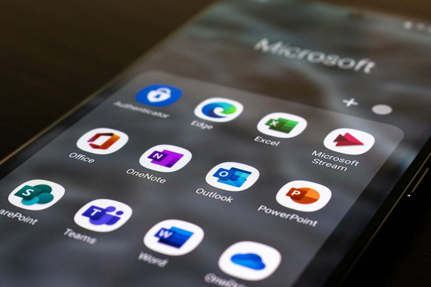 Choisir entre Google Workspace et Microsoft 365 : Un guide complet pour les professionnels